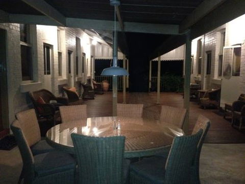 Moyhu Hotel - Palm Beach Accommodation 3