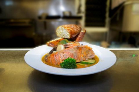 KBR’s Licensed Restaurant - Palm Beach Accommodation 2