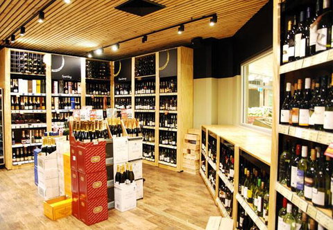 Vintage Cellars - Palm Beach Accommodation 4
