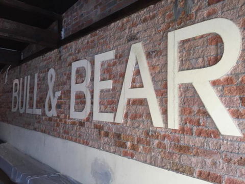 Bull & Bear - Palm Beach Accommodation 3