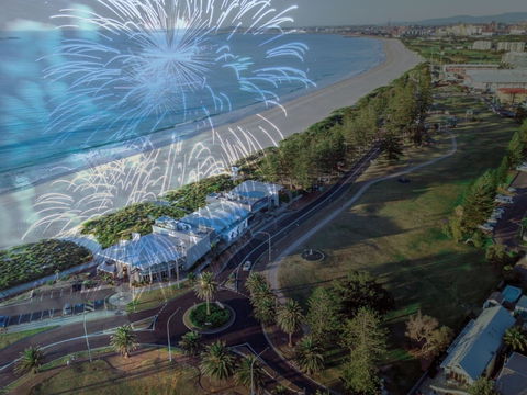 New Years Eve | Steamers Bar And Grill - Palm Beach Accommodation 0