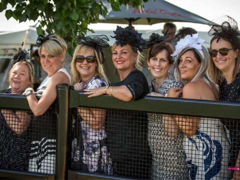 Foodies Race Day And Night Markets - Palm Beach Accommodation 2