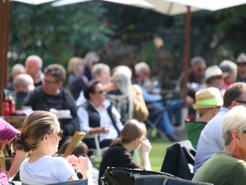 Music In The Gardens - Mitch King - Palm Beach Accommodation 1