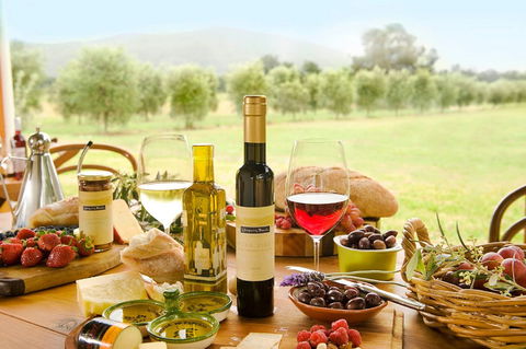 Whispering Brook Olive Long Table Luncheon - Palm Beach Accommodation 2