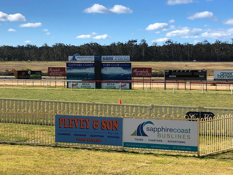 Tathra Cup Hawaiian Themed Fashions On The Field - Palm Beach Accommodation 0