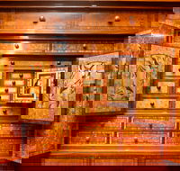 The Wonders of the Hannah Cabinet - Palm Beach Accommodation