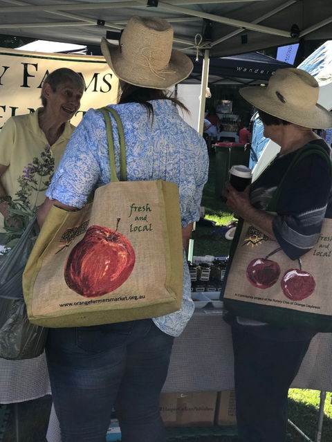 Orange Farmers Market - Palm Beach Accommodation 2