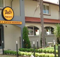 Zed's At The Inn - Palm Beach Accommodation