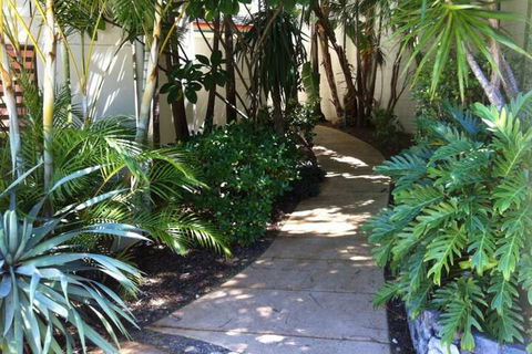 Aqualuna Beach Resort - Palm Beach Accommodation 1