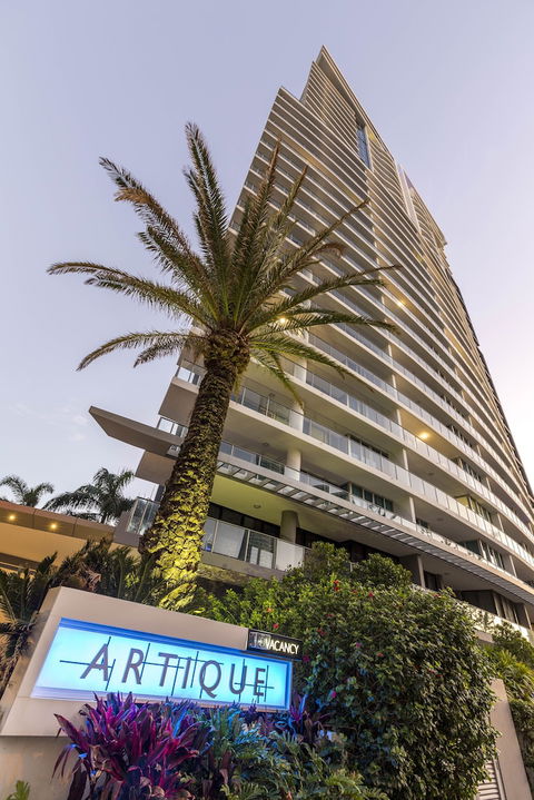Artique Surfers Paradise - Palm Beach Accommodation 3