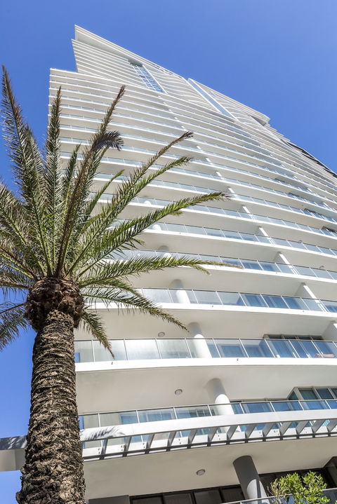 Artique Surfers Paradise - Palm Beach Accommodation 2