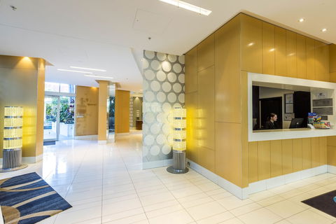 Artique Surfers Paradise - Palm Beach Accommodation 6