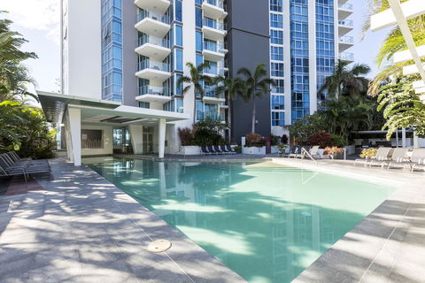 Artique Surfers Paradise - Palm Beach Accommodation 4