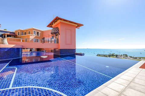 Martinique Whitsunday - Palm Beach Accommodation 3