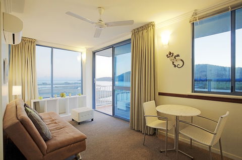 At Whitsunday Vista Holiday Apartments - Palm Beach Accommodation 6