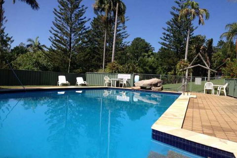 Paradise Palms Resort - Palm Beach Accommodation 1