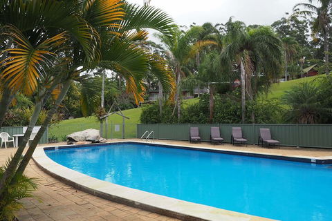 Paradise Palms Resort - Palm Beach Accommodation 2