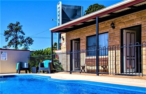 Ascot Lodge Motor Inn Kingaroy - Palm Beach Accommodation 1