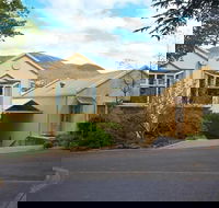 Quest Trinity House - Palm Beach Accommodation