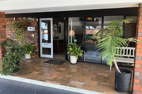 Matador Motor Inn - Palm Beach Accommodation 5