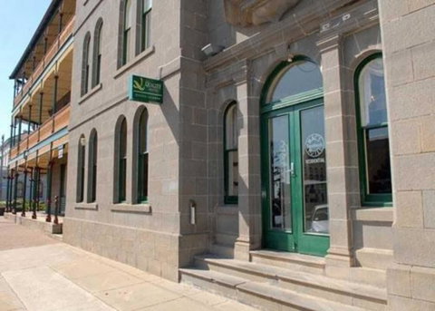 Quality Hotel Bentinck - Palm Beach Accommodation 0