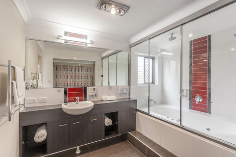 Platinum International - Palm Beach Accommodation 3