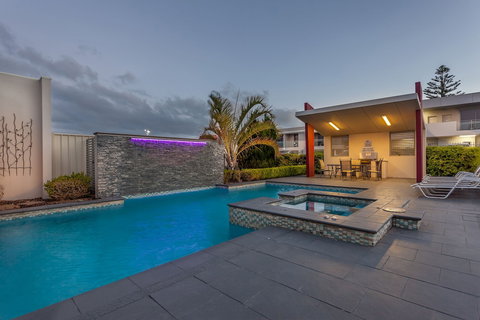 Platinum International - Palm Beach Accommodation 0