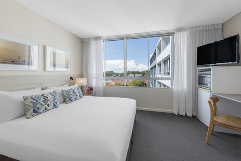 Oaks Nelson Bay Lure Suites - Palm Beach Accommodation 7