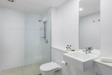 Oaks Nelson Bay Lure Suites - Palm Beach Accommodation 5