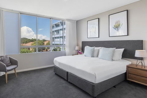 Oaks Nelson Bay Lure Suites - Palm Beach Accommodation 2