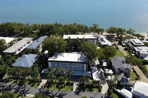 Agincourt Beachfront Apartments - Palm Beach Accommodation 1