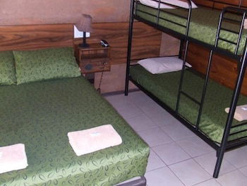 Territory Manor Motel & Caravan Park - Palm Beach Accommodation 3