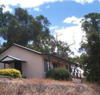 Riesling Country Cottages - Palm Beach Accommodation