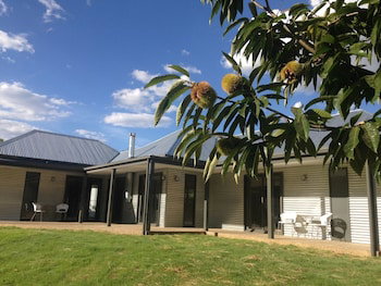 3 Bells Alpine Cottage - Palm Beach Accommodation 3