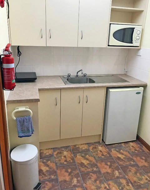 Lake Albert Motel - Palm Beach Accommodation 3