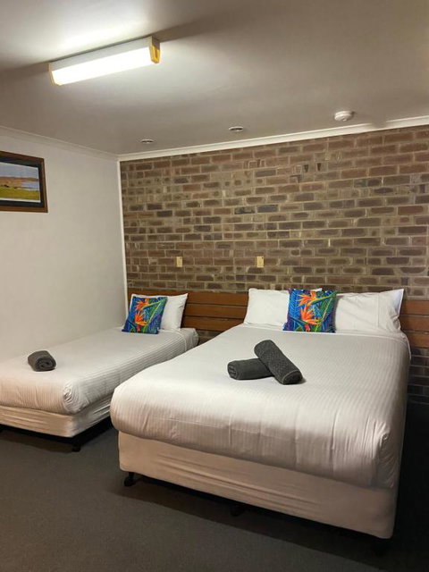 Lake Albert Motel - Palm Beach Accommodation 5