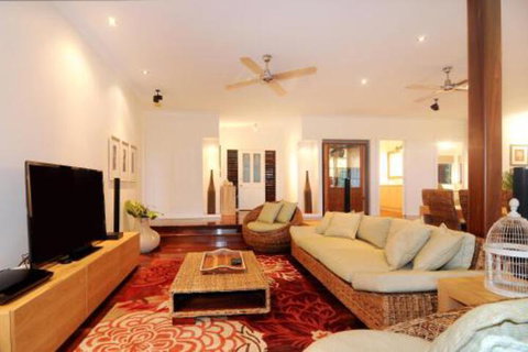 Seaview - Palm Beach Accommodation 5
