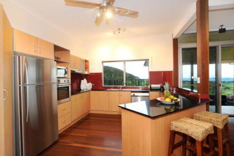 Seaview - Palm Beach Accommodation 2