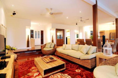 Seaview - Palm Beach Accommodation 4