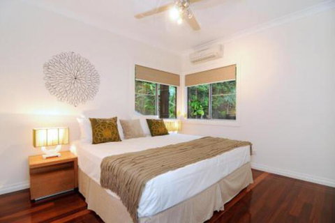 Seaview - Palm Beach Accommodation 1