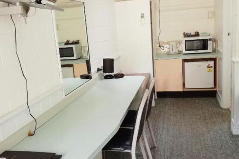 Arcadia Motel - Palm Beach Accommodation 5