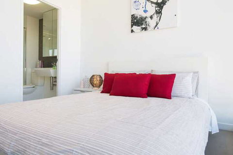 C3CBD Melbourne Apartment - Palm Beach Accommodation 6