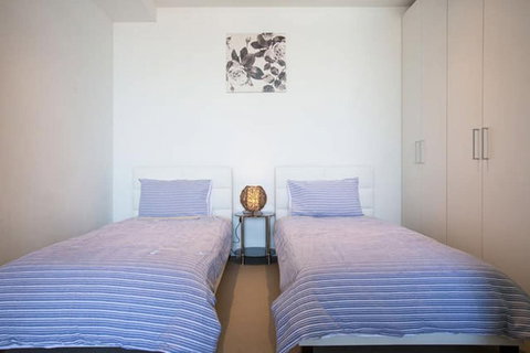C3CBD Melbourne Apartment - Palm Beach Accommodation 3