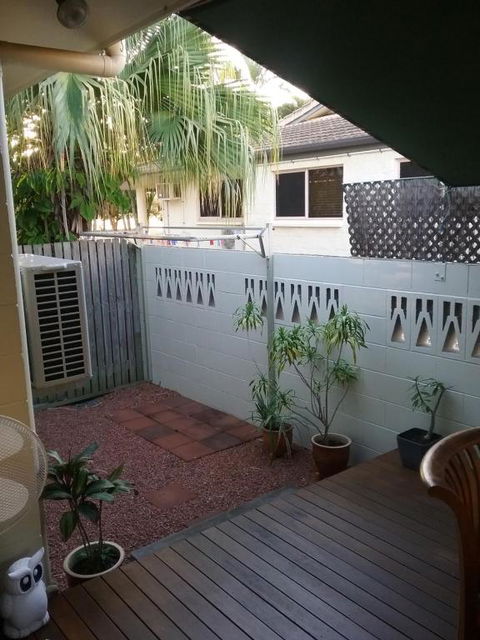 A City Retreat 2BR Apartment Reid Park Townsville - Palm Beach Accommodation 3