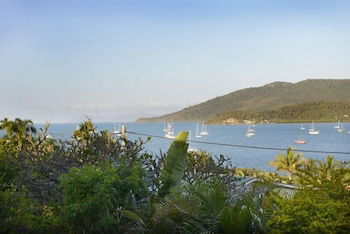 Airlie Getaway - Views - Palm Beach Accommodation 6