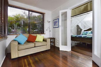 Airlie Getaway - Views - Palm Beach Accommodation 4