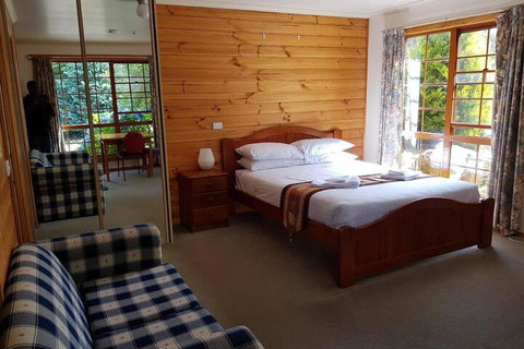 Cradle Chalet - Palm Beach Accommodation 2