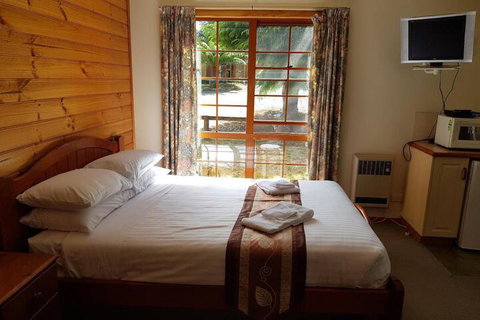 Cradle Chalet - Palm Beach Accommodation 7