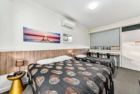 Rest Motels Naracoorte - Palm Beach Accommodation 1