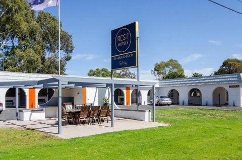 Rest Motels Naracoorte - Palm Beach Accommodation 6